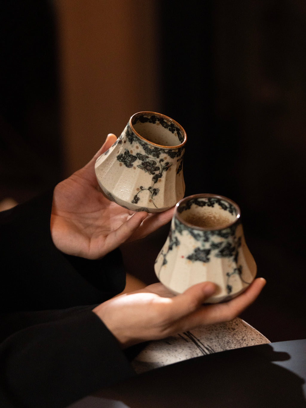 Pomegranate Blossom Carved Volcano Cup 270ml Medieval Style Handmade Blue and White Porcelain Coffee Cup & Tea Cup