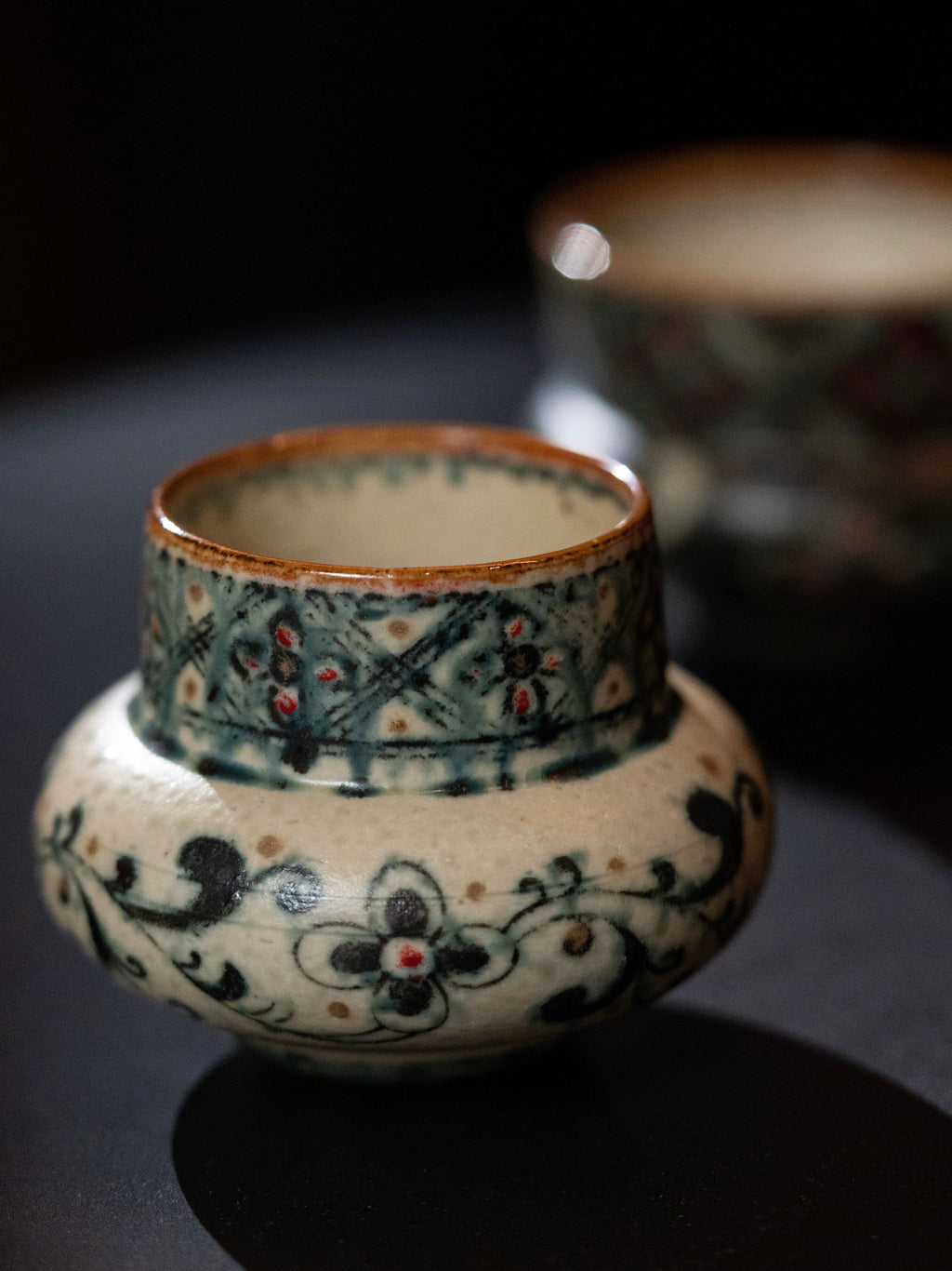 See the flowers bloom combo coffee cups, one coffee, two drinks, Jingdezhen handmade blue and white porcelain lace cups 150ml