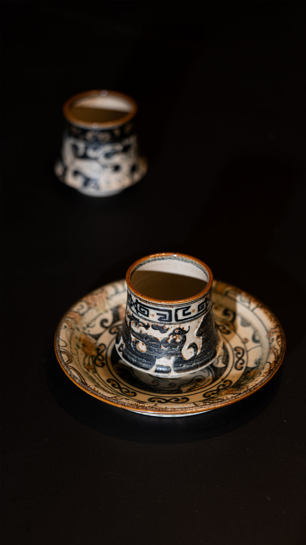Oriental Aesthetics shiciji Carved loong and Phoenix Pattern Blue and White Porcelain Handmade Coffee Gyro Cup Jingdezhen Handmade Underglaze Color 245ml