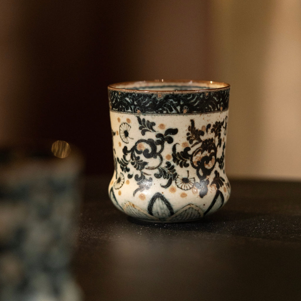 Black and white porcelain Handmade blue and white porcelain traditional lotus pattern Coke cup 280ml-shiciji porcelain studio